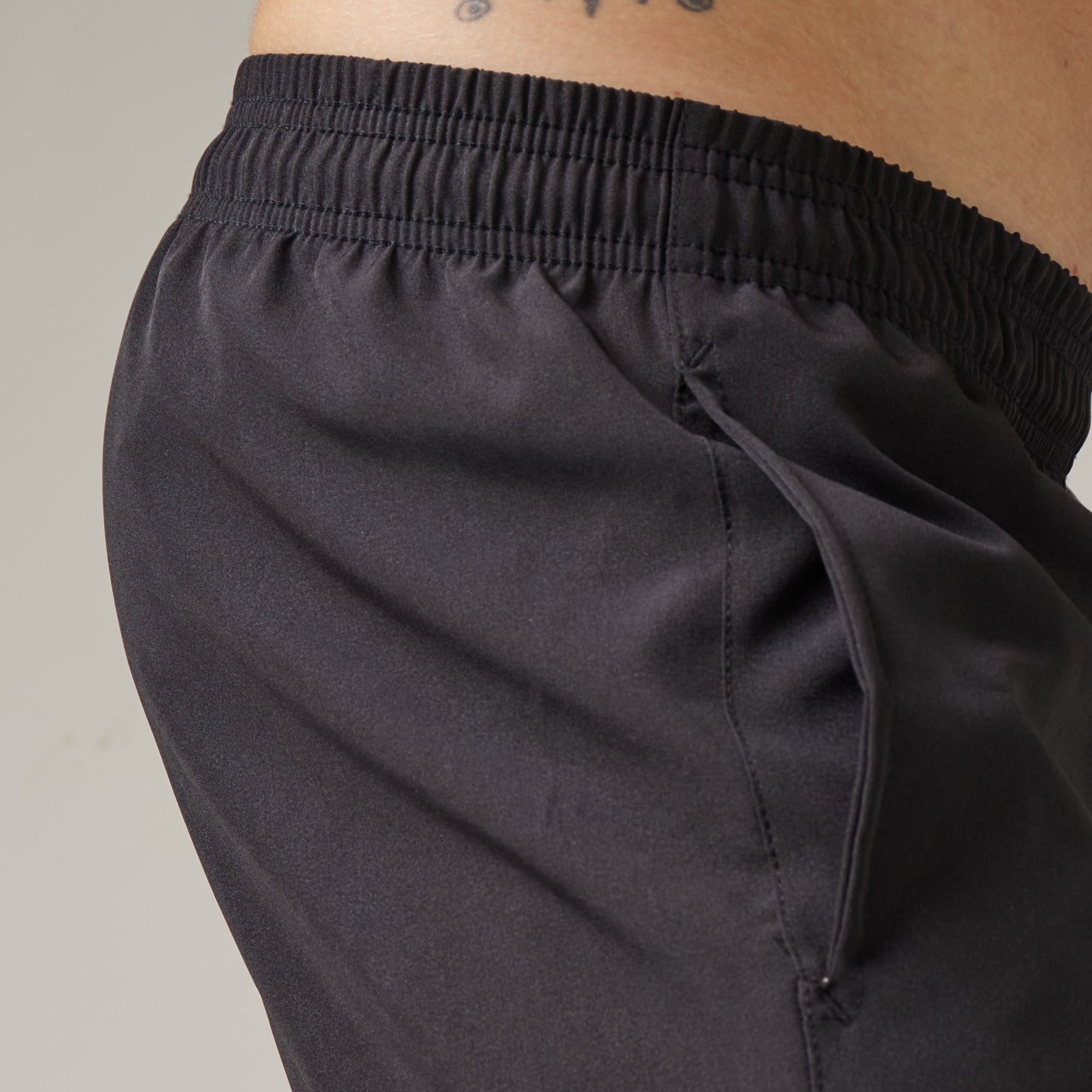 Short Aero Pulse Fluid Preto