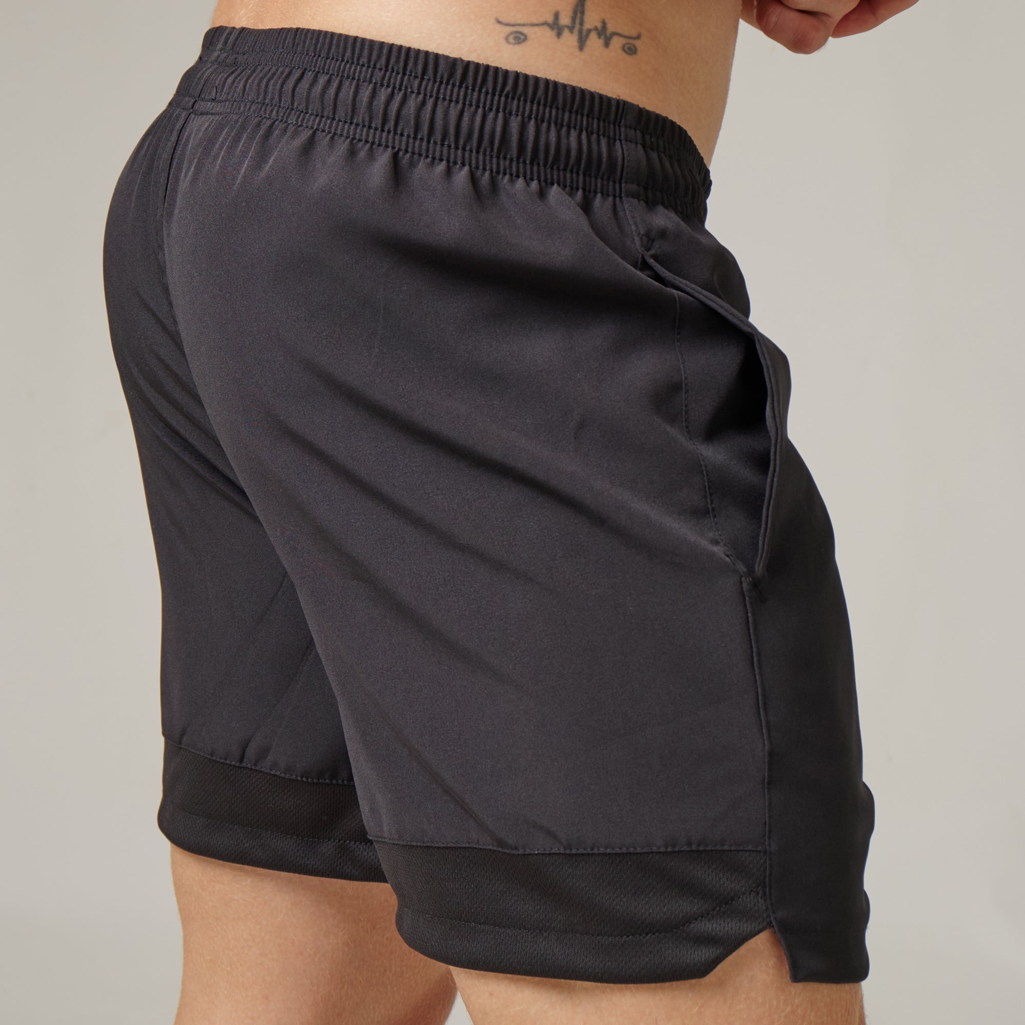 Short Aero Pulse Fluid Preto